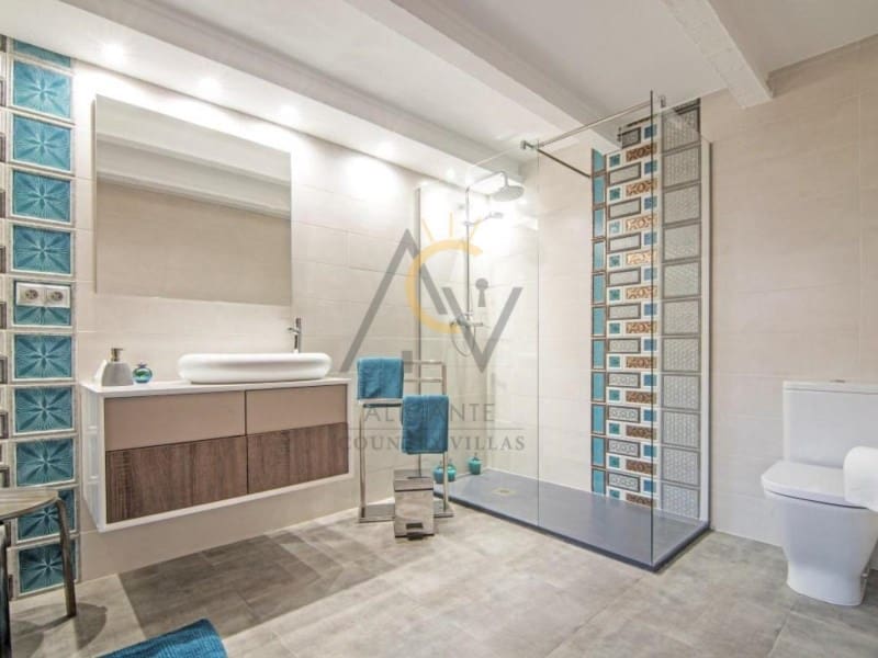 3 bedroom Villa for sale in Pinoso with pool - € 319,000 (Ref: 9419981)