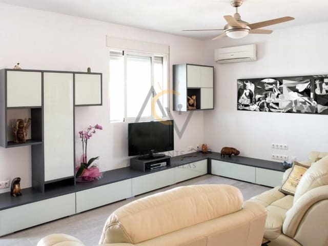 Chalet de 3 habitaciones en Pinoso en venta con piscina garaje - 399.000 € (Ref: 9427594)