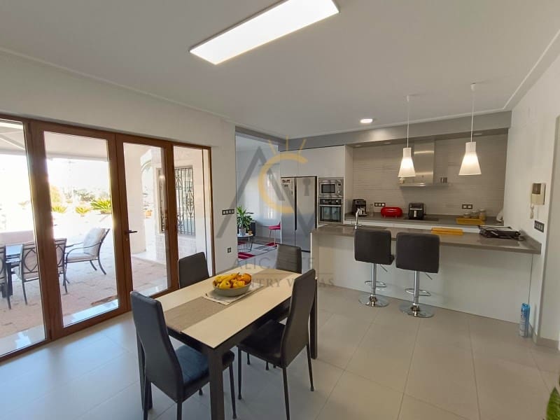 4 slaapkamer Villa te koop in Hondon de las Nieves met zwembad garage - € 675.000 (Ref: 9433316)