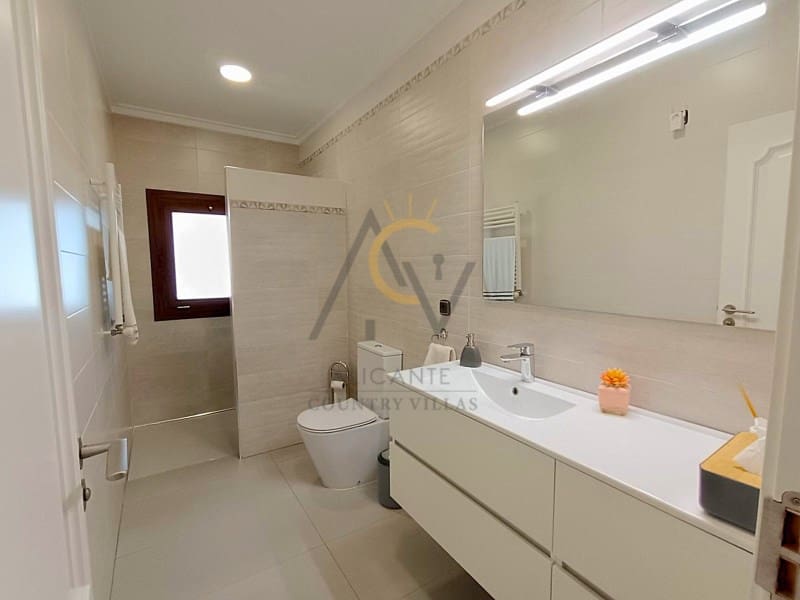 4 slaapkamer Villa te koop in Hondon de las Nieves met zwembad garage - € 675.000 (Ref: 9433316)