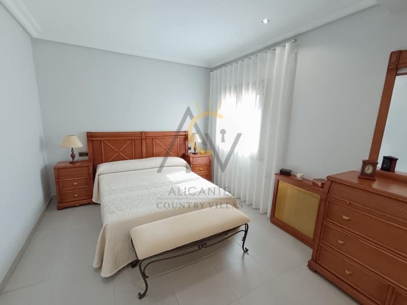 4 slaapkamer Villa te koop in Hondon de las Nieves met zwembad garage - € 675.000 (Ref: 9433316)