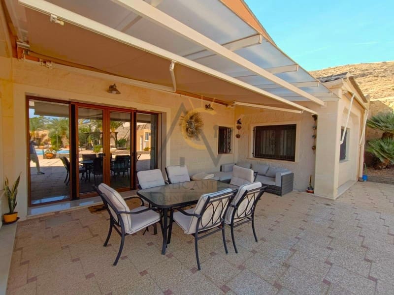 4 slaapkamer Villa te koop in Hondon de las Nieves met zwembad garage - € 675.000 (Ref: 9433316)