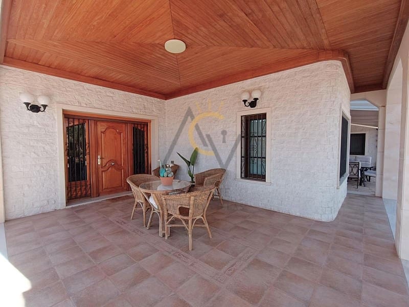 4 slaapkamer Villa te koop in Hondon de las Nieves met zwembad garage - € 675.000 (Ref: 9433316)