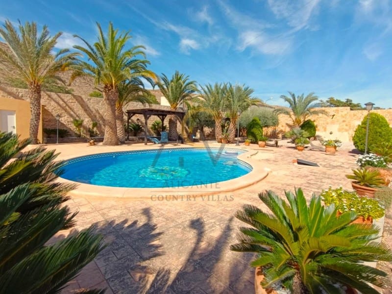 4 slaapkamer Villa te koop in Hondon de las Nieves met zwembad garage - € 675.000 (Ref: 9433316)