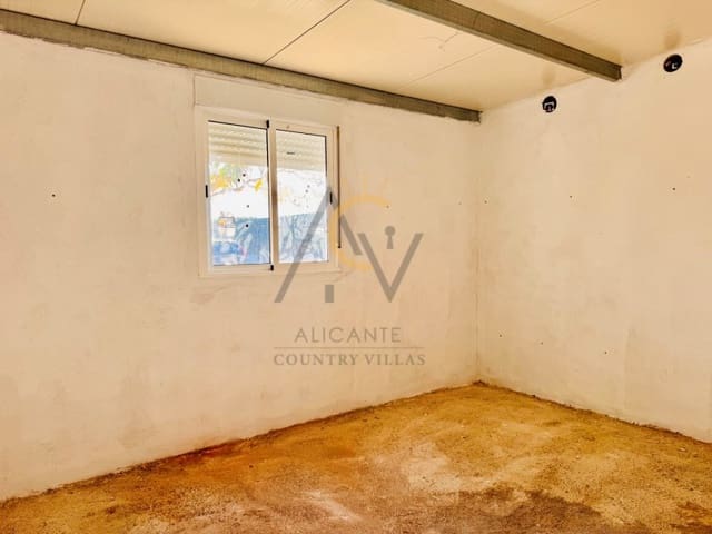 4 soveværelse Finca/Landehus til salg i Novelda med swimmingpool - € 150.000 (Ref: 9502468)