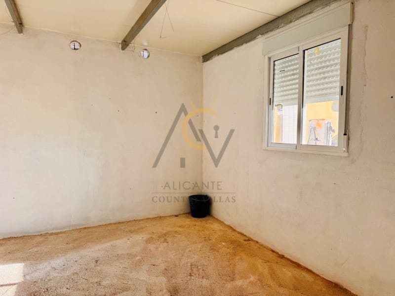 4 soveværelse Finca/Landehus til salg i Novelda med swimmingpool - € 150.000 (Ref: 9502468)