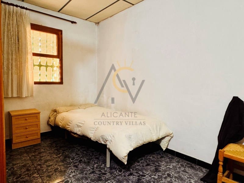 4 soveværelse Finca/Landehus til salg i Novelda med swimmingpool - € 150.000 (Ref: 9502468)