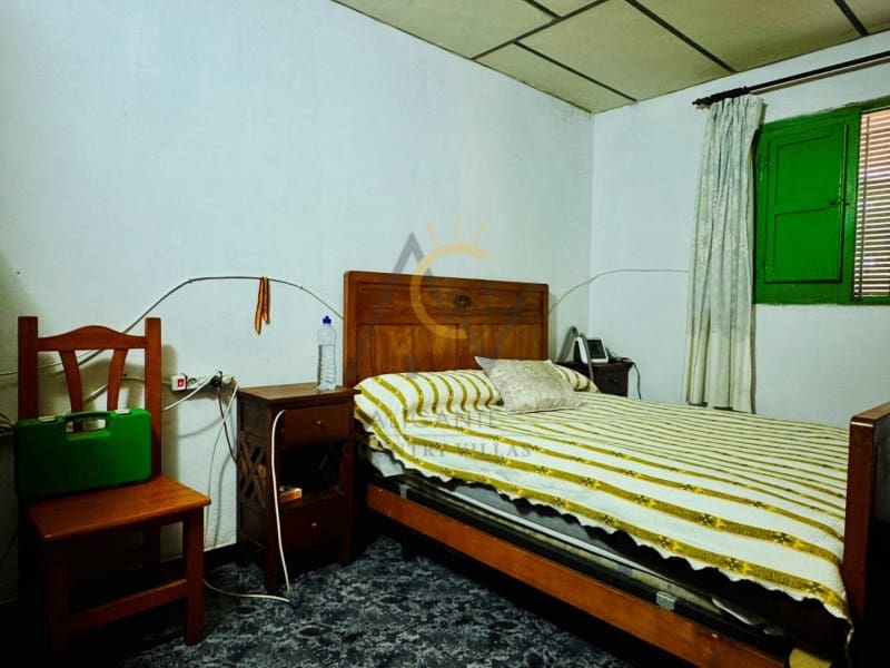 4 soveværelse Finca/Landehus til salg i Novelda med swimmingpool - € 150.000 (Ref: 9502468)