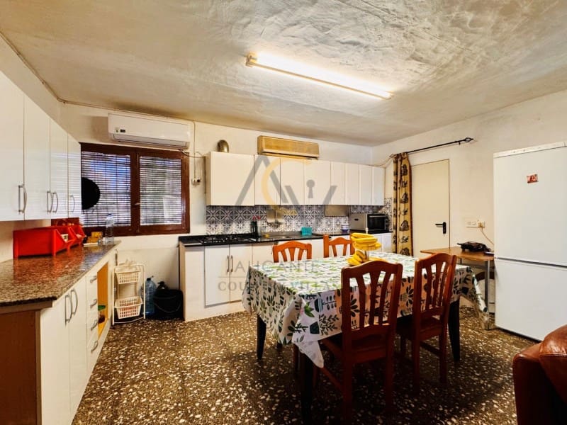 4 soveværelse Finca/Landehus til salg i Novelda med swimmingpool - € 150.000 (Ref: 9502468)