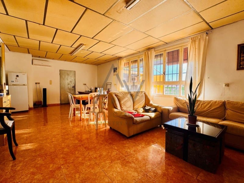 4 soveværelse Finca/Landehus til salg i Novelda med swimmingpool - € 150.000 (Ref: 9502468)