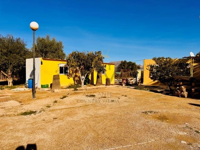 4 soveværelse Finca/Landehus til salg i Novelda med swimmingpool - € 150.000 (Ref: 9502468)