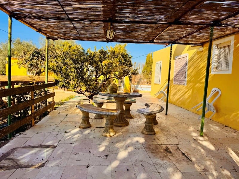 4 soveværelse Finca/Landehus til salg i Novelda med swimmingpool - € 150.000 (Ref: 9502468)