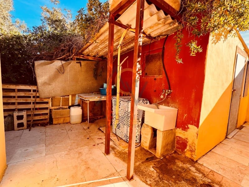 4 soveværelse Finca/Landehus til salg i Novelda med swimmingpool - € 150.000 (Ref: 9502468)