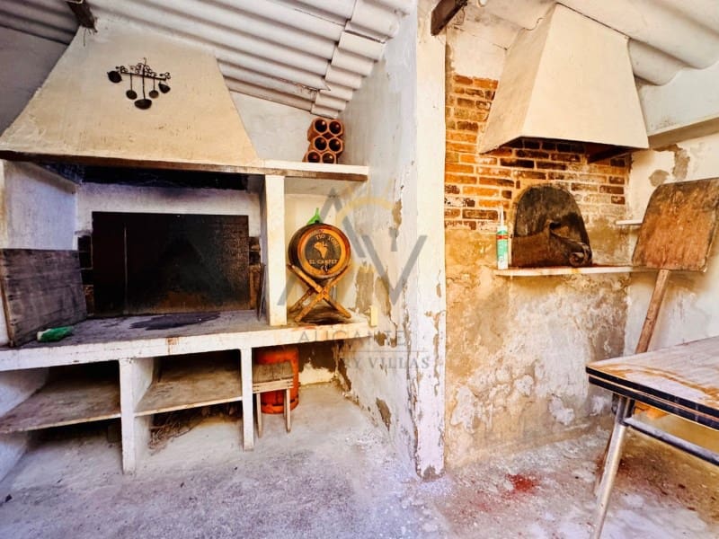 4 soveværelse Finca/Landehus til salg i Novelda med swimmingpool - € 150.000 (Ref: 9502468)