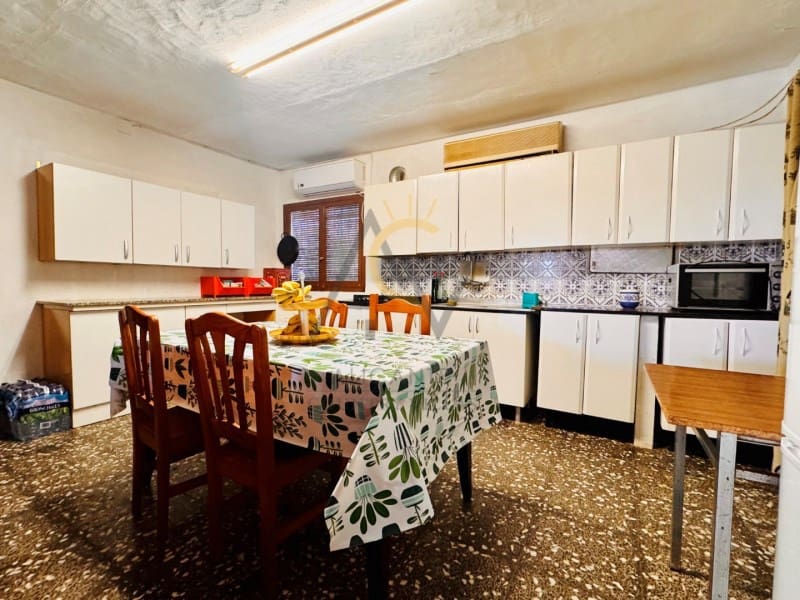 4 soveværelse Finca/Landehus til salg i Novelda med swimmingpool - € 150.000 (Ref: 9502468)