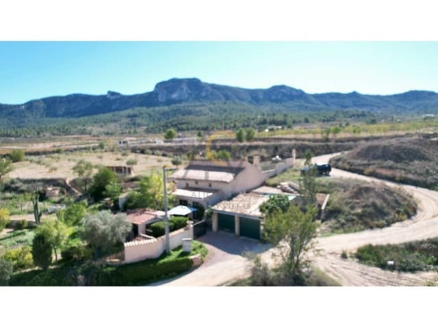 5 bedroom Villa for sale in La Romana - € 269,995 (Ref: 9504701)