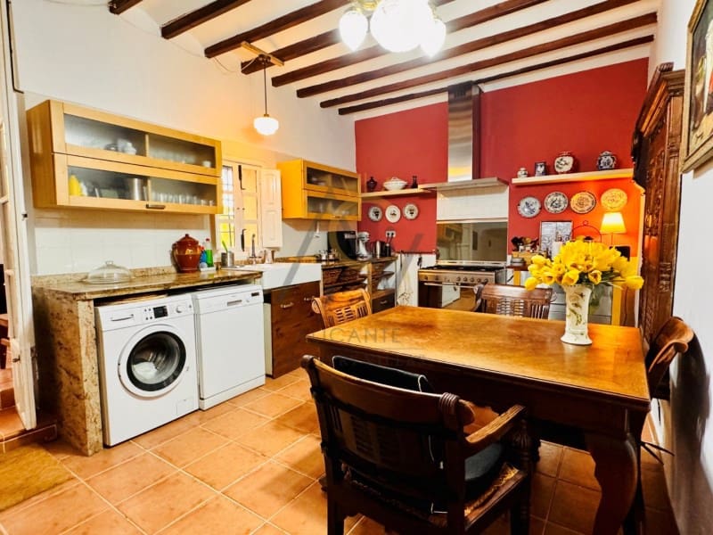 5 bedroom Villa for sale in La Romana - € 269,995 (Ref: 9504701)