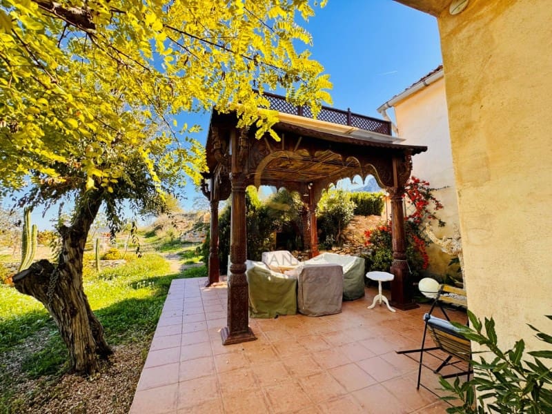 5 bedroom Villa for sale in La Romana - € 269,995 (Ref: 9504701)