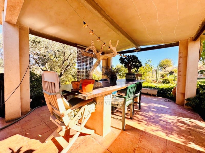 5 bedroom Villa for sale in La Romana - € 269,995 (Ref: 9504701)