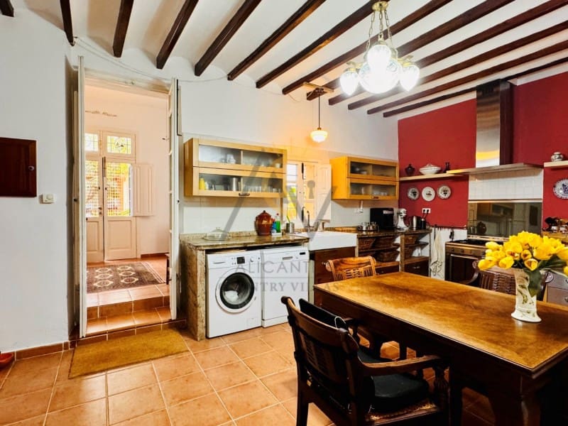 5 bedroom Villa for sale in La Romana - € 269,995 (Ref: 9504701)