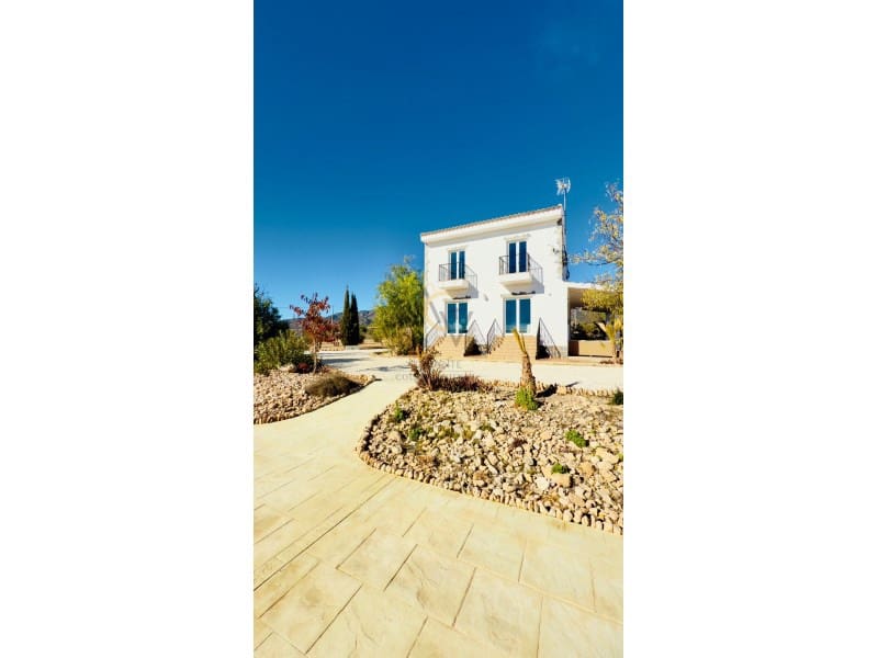 Chalet de 3 habitaciones en Monóvar / Monóver en venta con piscina - 419.000 € (Ref: 9524677)