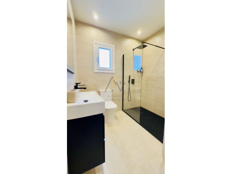 Chalet de 3 habitaciones en Monóvar / Monóver en venta con piscina - 419.000 € (Ref: 9524677)