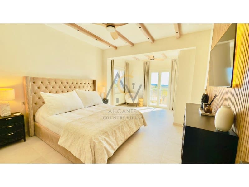 Chalet de 3 habitaciones en Monóvar / Monóver en venta con piscina - 419.000 € (Ref: 9524677)