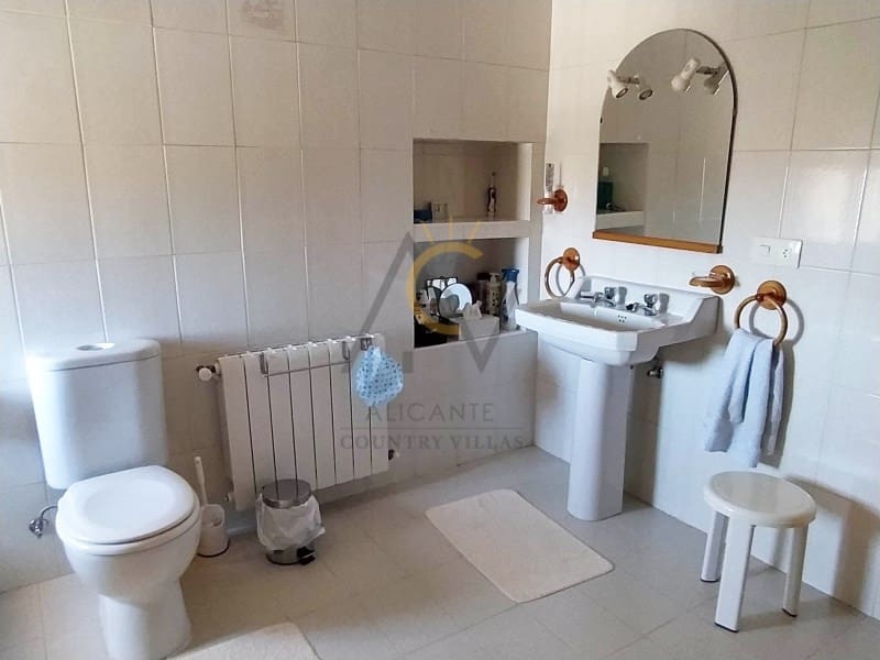 5 makuuhuone Huvila myytävänä paikassa La Romana mukana 
autotalli - 269 990 € (Ref: 9555983)