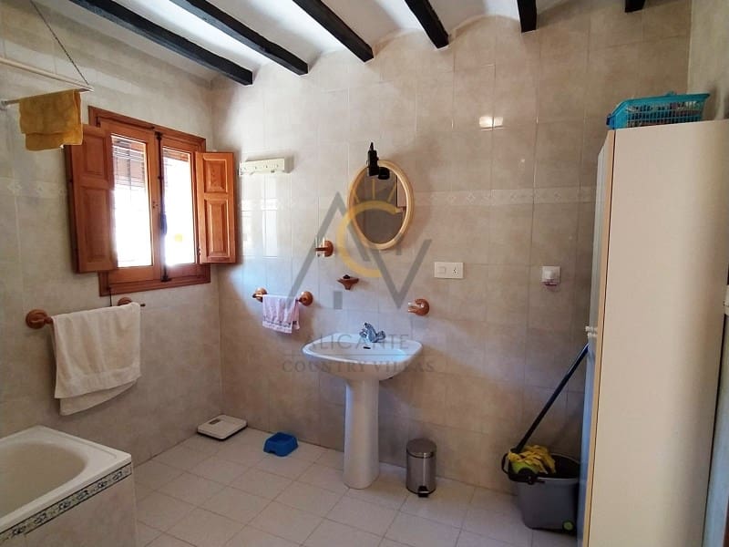 5 makuuhuone Huvila myytävänä paikassa La Romana mukana 
autotalli - 269 990 € (Ref: 9555983)