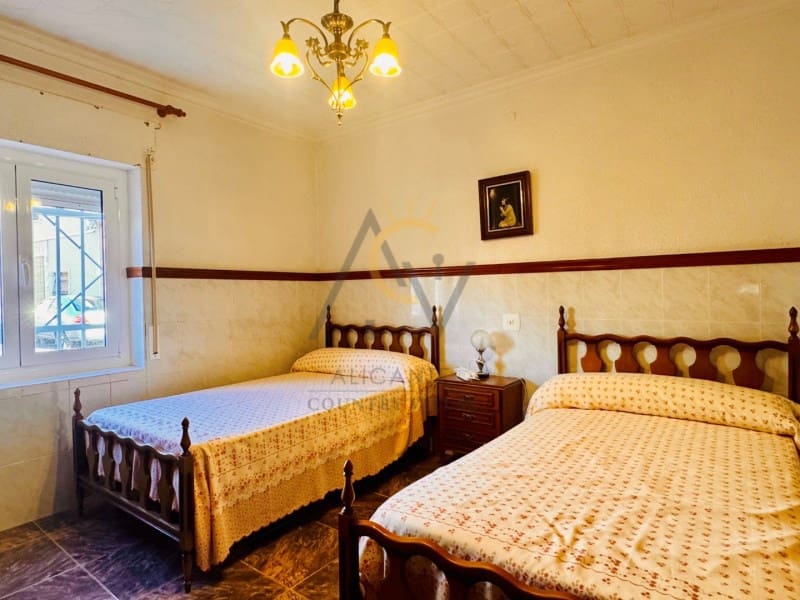 5 bedroom Townhouse for sale in Chinorlet / Xinorlet - € 159,995 (Ref: 9591412)