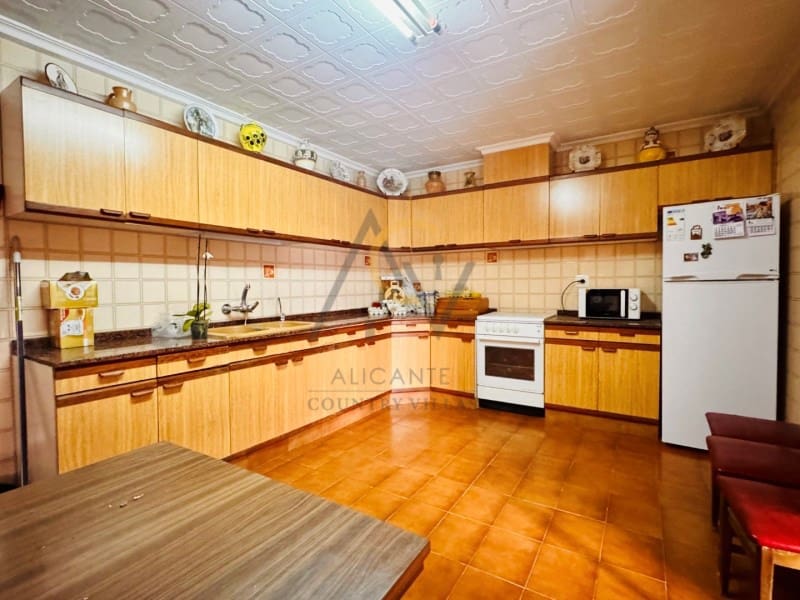 5 bedroom Townhouse for sale in Chinorlet / Xinorlet - € 159,995 (Ref: 9591412)