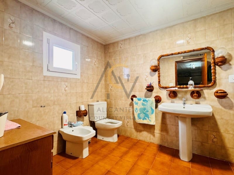 5 bedroom Townhouse for sale in Chinorlet / Xinorlet - € 159,995 (Ref: 9591412)