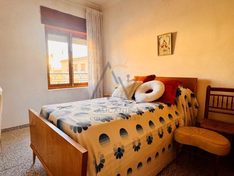 5 bedroom Townhouse for sale in Chinorlet / Xinorlet - € 159,995 (Ref: 9591412)