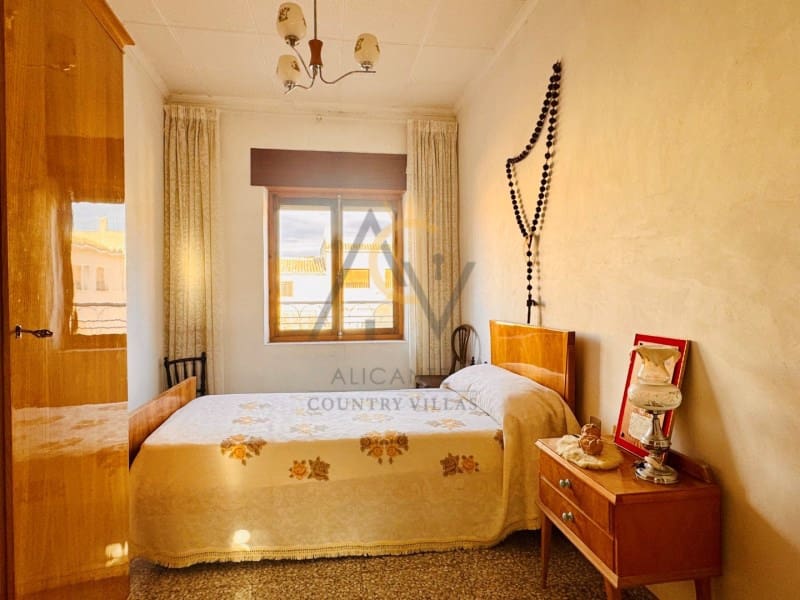 5 bedroom Townhouse for sale in Chinorlet / Xinorlet - € 159,995 (Ref: 9591412)