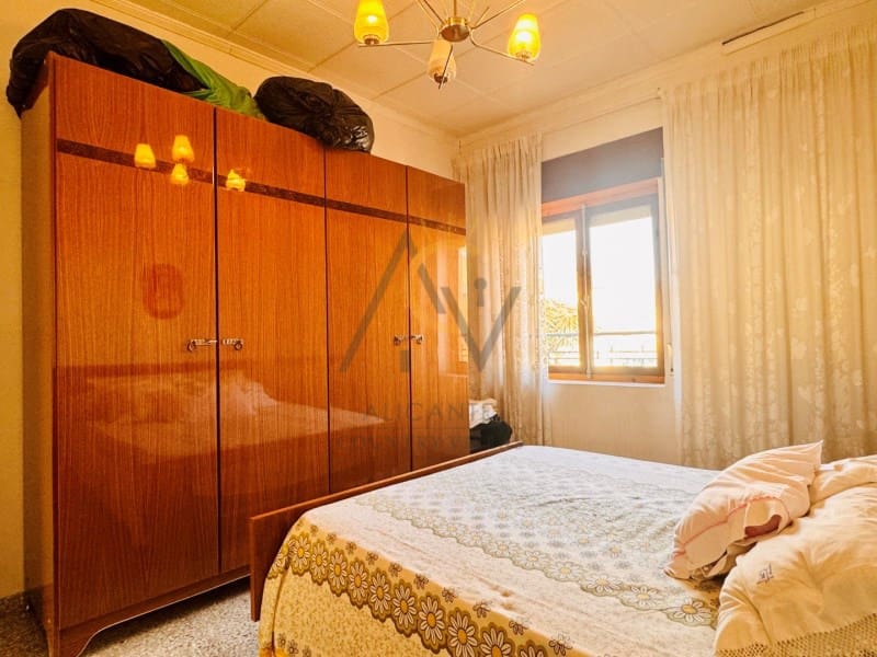 5 bedroom Townhouse for sale in Chinorlet / Xinorlet - € 159,995 (Ref: 9591412)