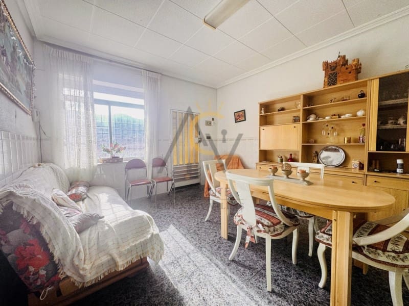 4 slaapkamer Villa te koop in La Romana met garage - € 230.000 (Ref: 9674094)