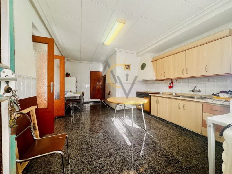 4 slaapkamer Villa te koop in La Romana met garage - € 230.000 (Ref: 9674094)