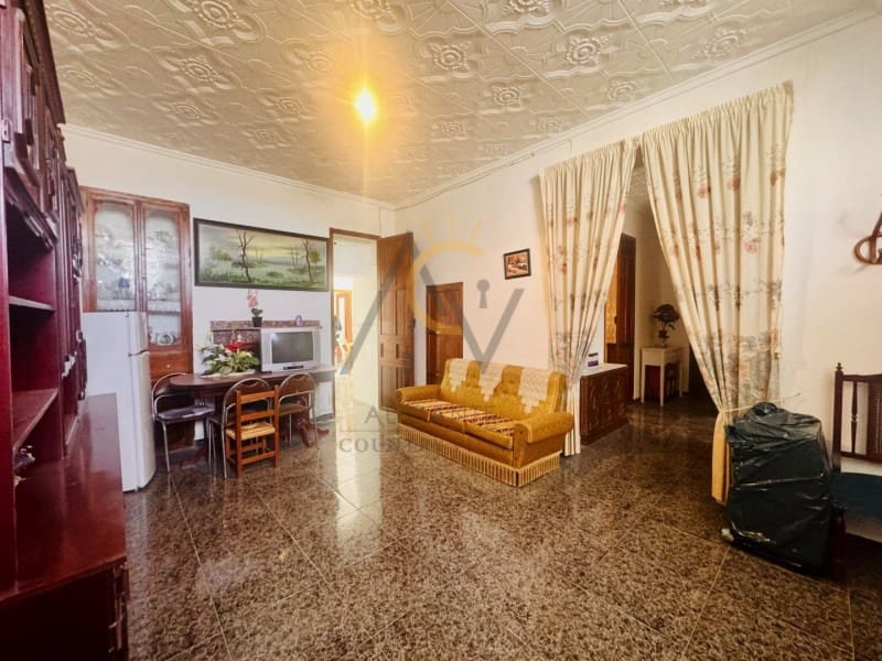 4 slaapkamer Villa te koop in La Romana met garage - € 230.000 (Ref: 9674094)