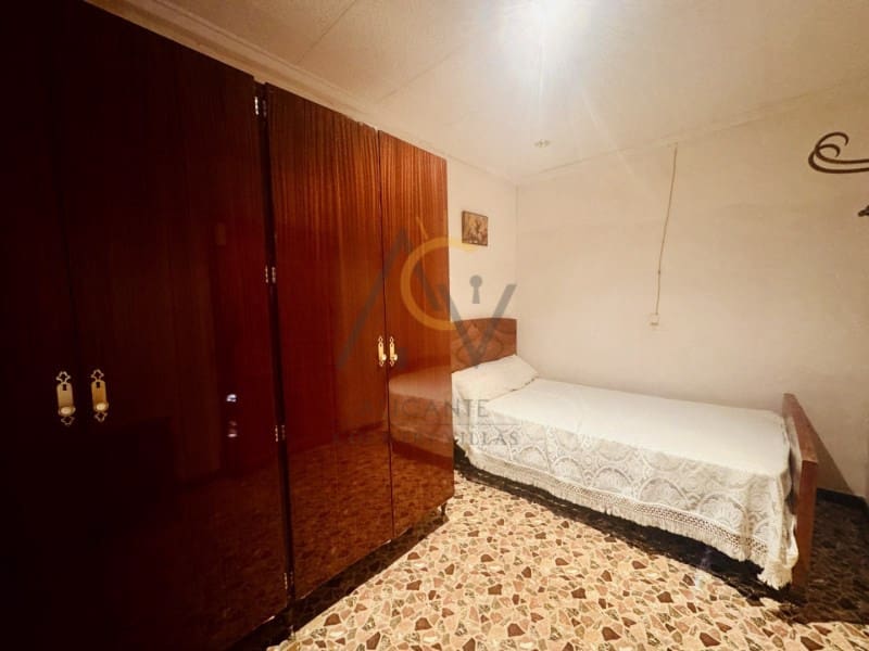 4 slaapkamer Villa te koop in La Romana met garage - € 230.000 (Ref: 9674094)