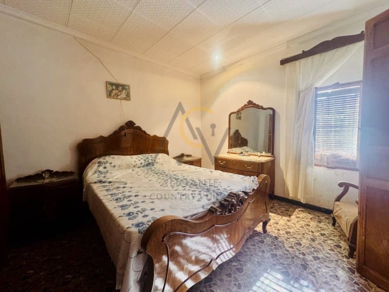 4 slaapkamer Villa te koop in La Romana met garage - € 230.000 (Ref: 9674094)