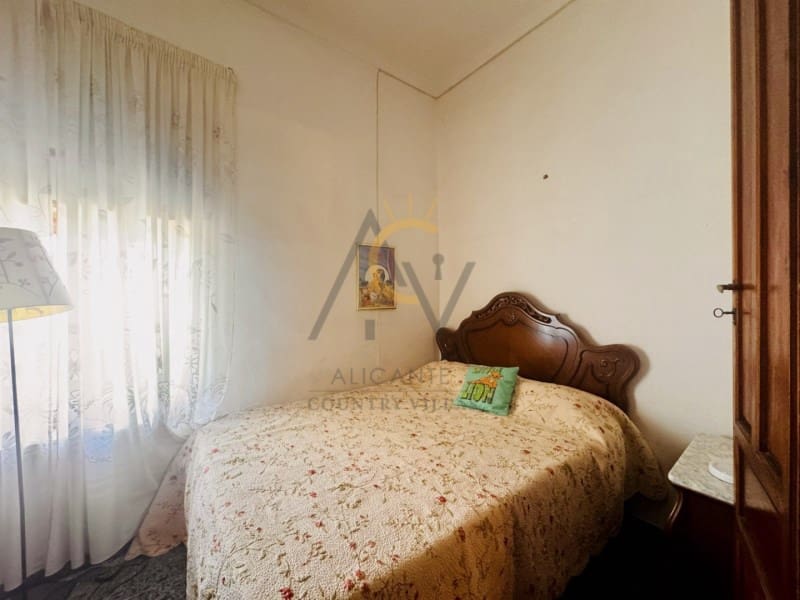 4 slaapkamer Villa te koop in La Romana met garage - € 230.000 (Ref: 9674094)