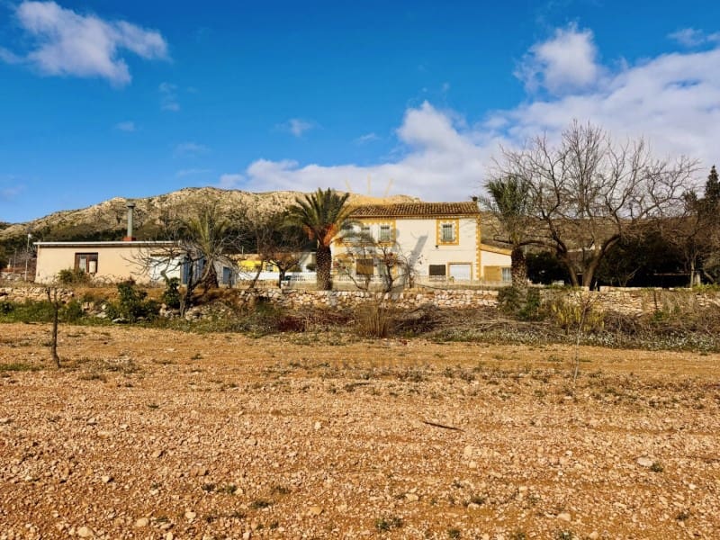 4 slaapkamer Villa te koop in La Romana met garage - € 230.000 (Ref: 9674094)