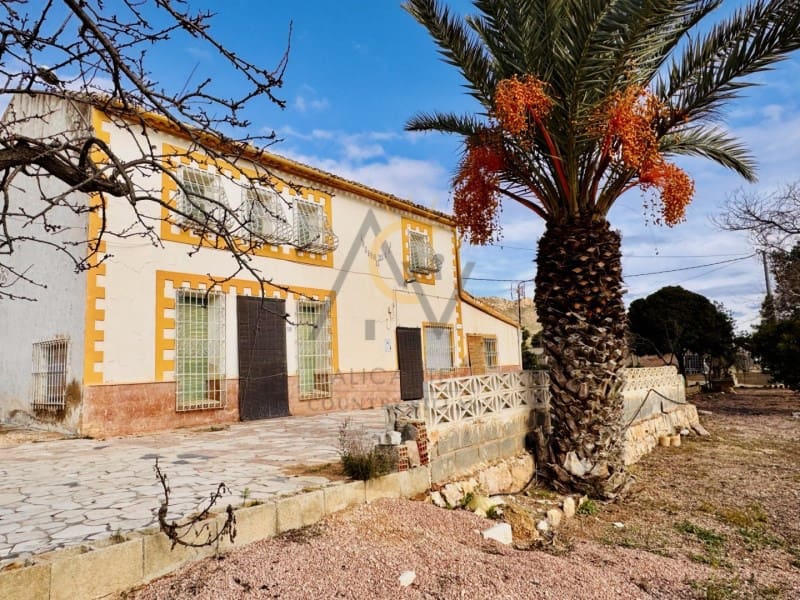 4 slaapkamer Villa te koop in La Romana met garage - € 230.000 (Ref: 9674094)