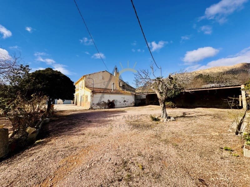 4 slaapkamer Villa te koop in La Romana met garage - € 230.000 (Ref: 9674094)