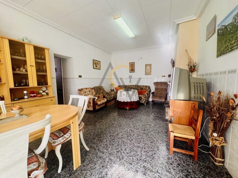 4 slaapkamer Villa te koop in La Romana met garage - € 230.000 (Ref: 9674094)