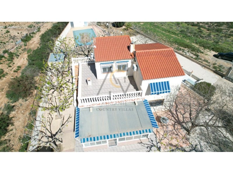 4 soveværelse Villa til salg i Monforte del Cid med swimmingpool - € 330.000 (Ref: 9726755)