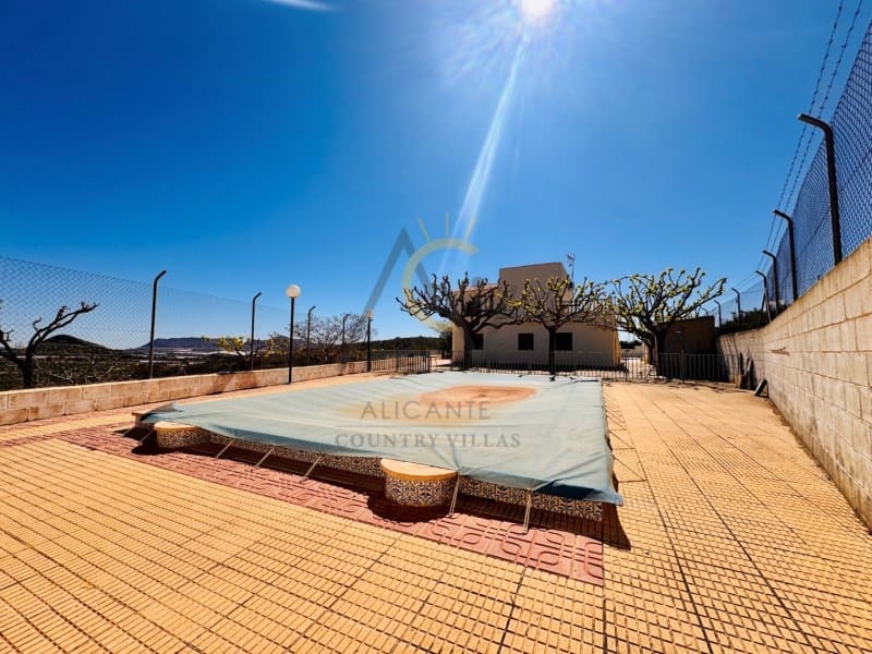 4 soveværelse Villa til salg i Monforte del Cid med swimmingpool - € 330.000 (Ref: 9726755)