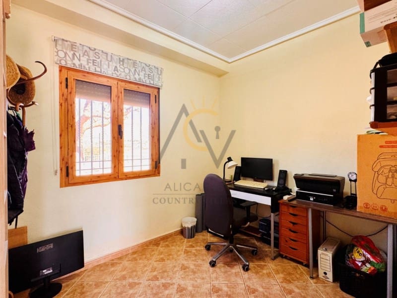 4 soveværelse Villa til salg i Monforte del Cid med swimmingpool - € 330.000 (Ref: 9726755)