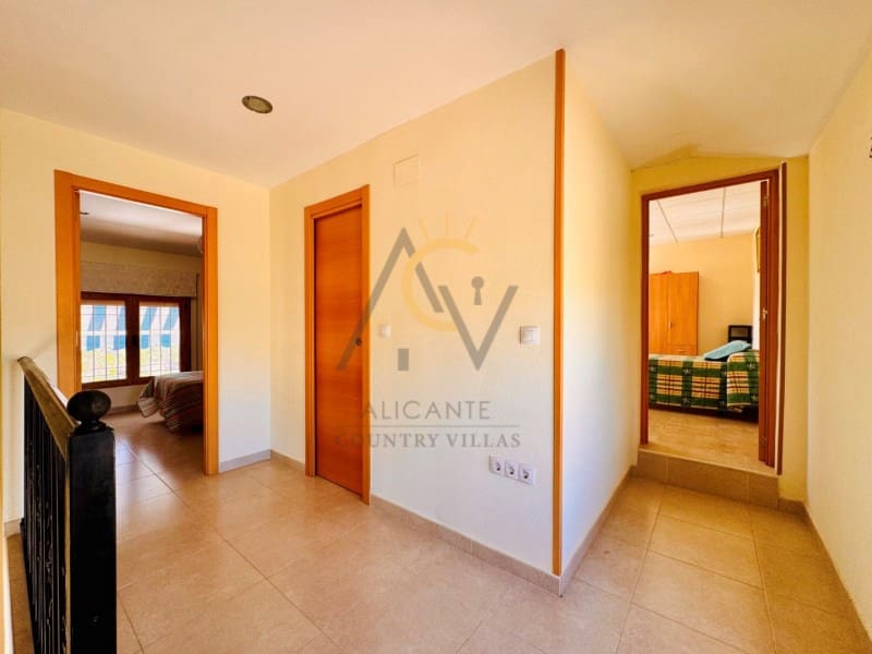 4 soveværelse Villa til salg i Monforte del Cid med swimmingpool - € 330.000 (Ref: 9726755)