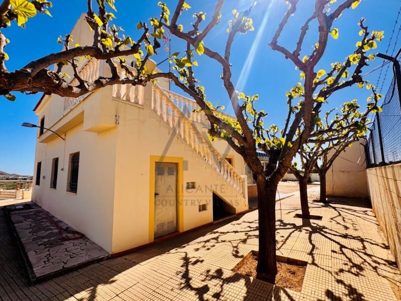 4 soveværelse Villa til salg i Monforte del Cid med swimmingpool - € 330.000 (Ref: 9726755)